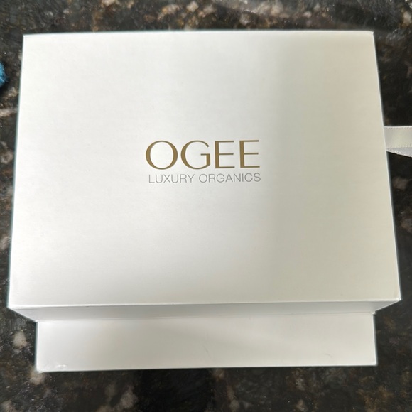 Luxury Organics White Gift Box - Picture 1 of 5